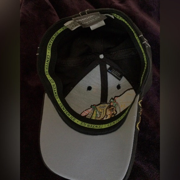 Reebok NHL Chicago Blackhawks Center Ice 2013 Cap - Picture 5 of 10